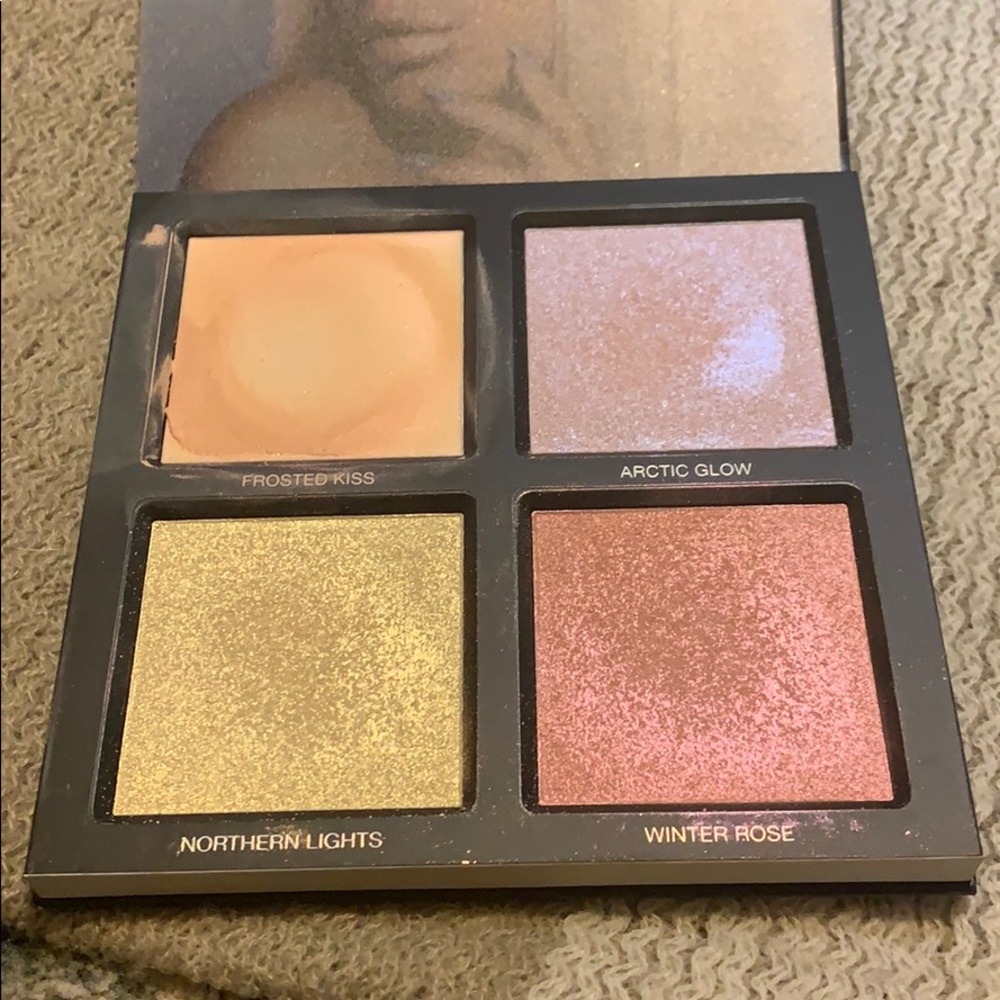 Huda Beauty Winter Solstice Highlighter Palette